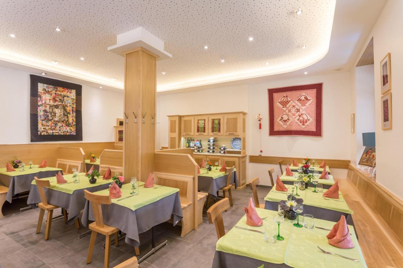 Hotel Restaurant Collin Ferrette Bagian luar foto