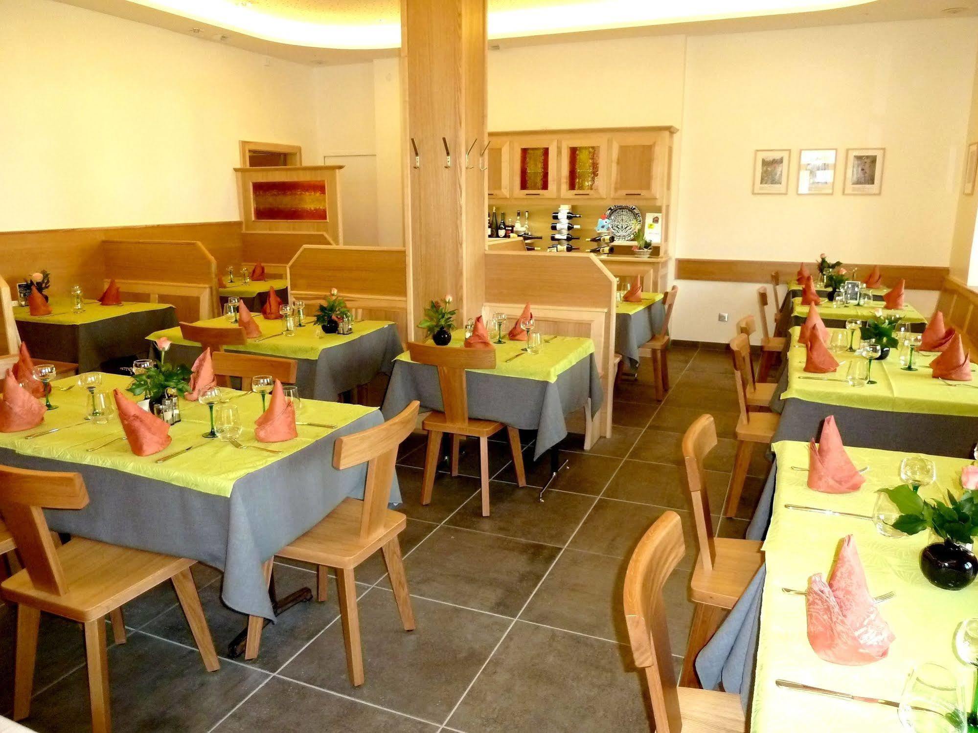 Hotel Restaurant Collin Ferrette Bagian luar foto